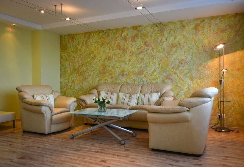 سوییت, Mayak   Om Building