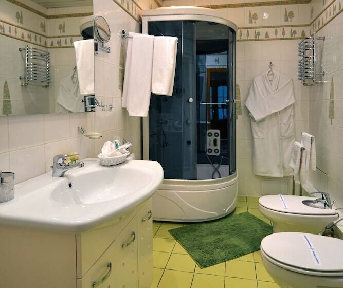 سوییت, Mayak   Om Building