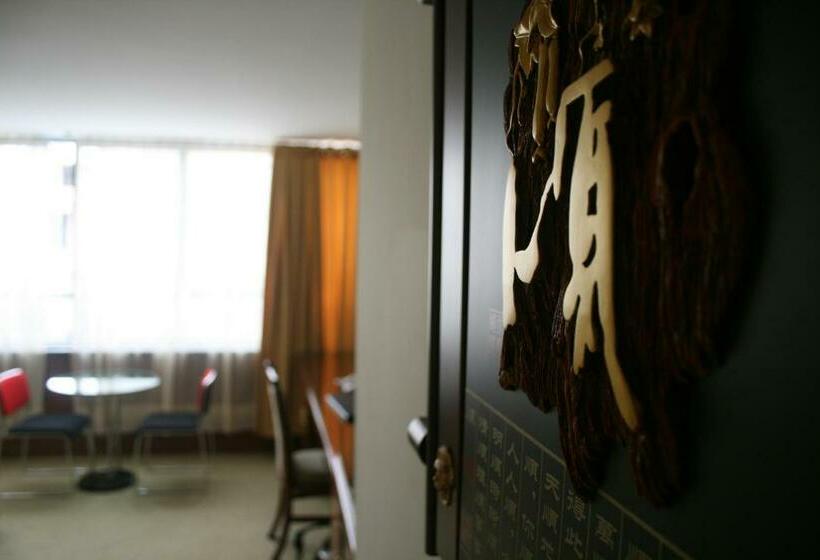 اتاق استاندارد سه نفره, Oro Inn