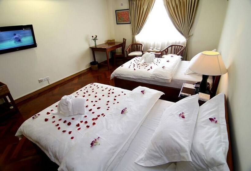 Deluxe Kamer, Shwe Htee