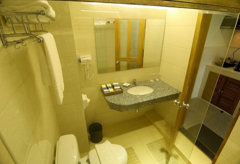 Deluxe Kamer, Shwe Htee