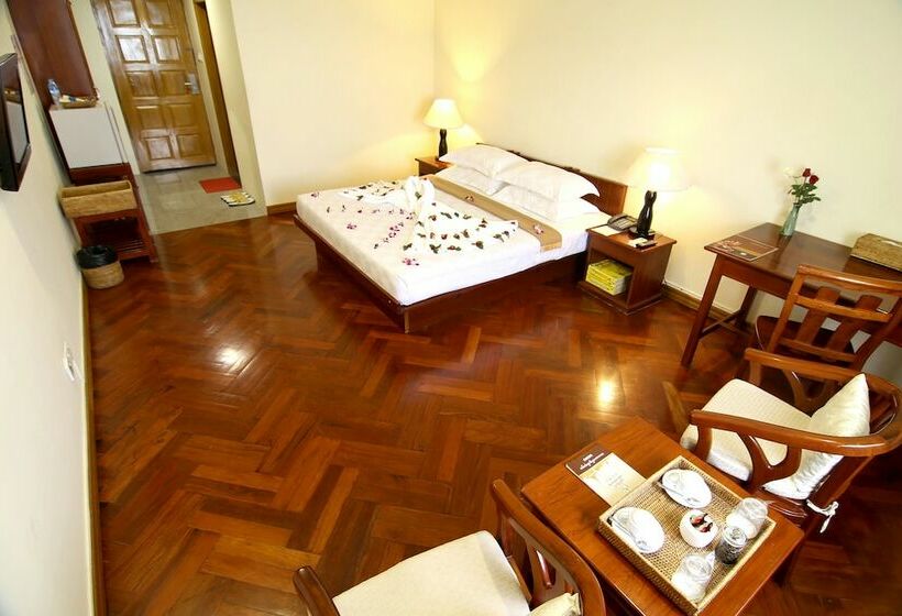 Superior Kamer, Shwe Htee