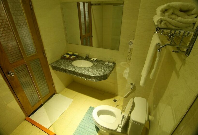 Superior Kamer, Shwe Htee