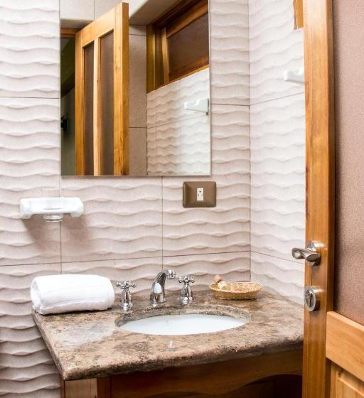 חדר משפחתי, Suiza Peruana