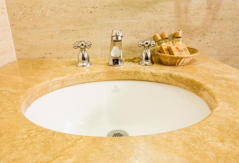 חדר סטנדרט לשלושה, Suiza Peruana