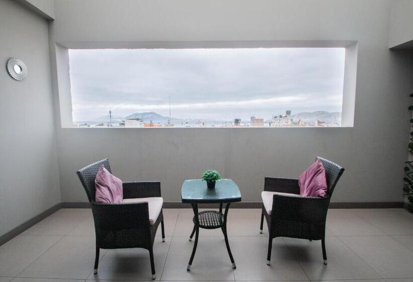 جناح جونيور مطلّ علي البحر, Viera Chimbote