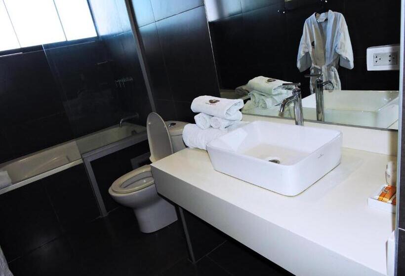 جناح مطل على المدينة, Viera Chimbote