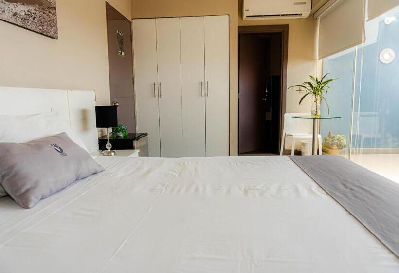 جناح جونيور مطلّ علي البحر, Viera Chimbote