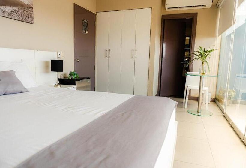 جناح جونيور مطلّ علي البحر, Viera Chimbote