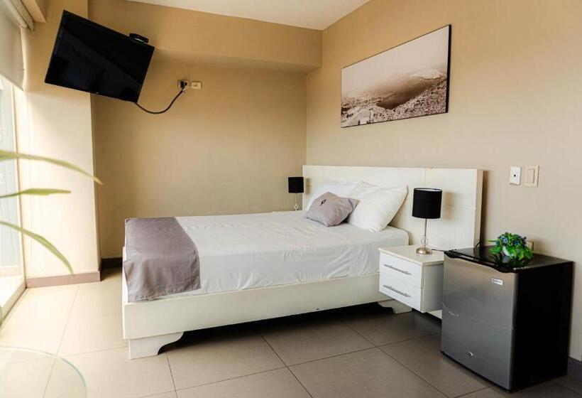 جناح جونيور مطلّ علي البحر, Viera Chimbote