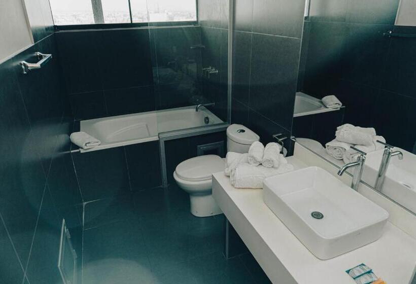 جناح مطل على المدينة, Viera Chimbote