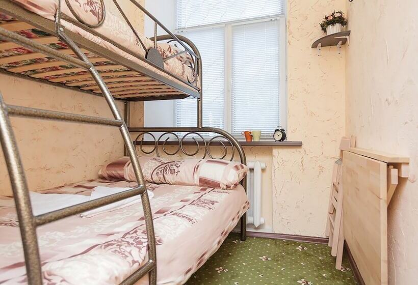 اتاق استاندارد سه نفره, Winterfell On Smolenskaya