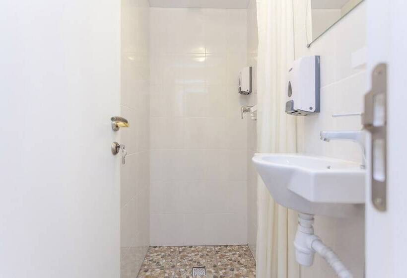 Economy Triple Room, Winterfell On Smolenskaya