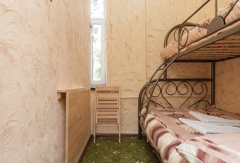 Economy Triple Room, Winterfell On Smolenskaya