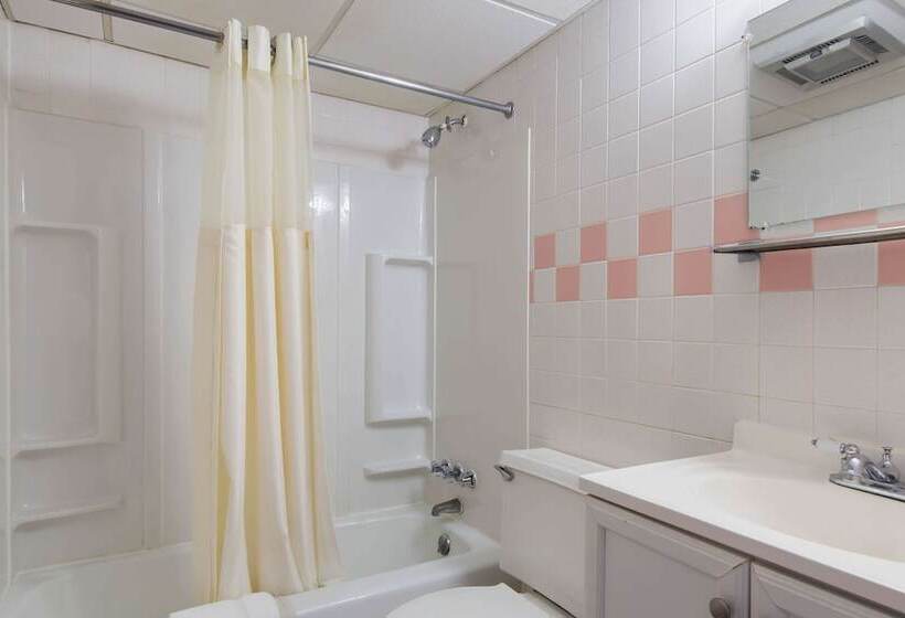 غرفه قياسيه سريرين مزدوجين, Knights Inn Amsterdam