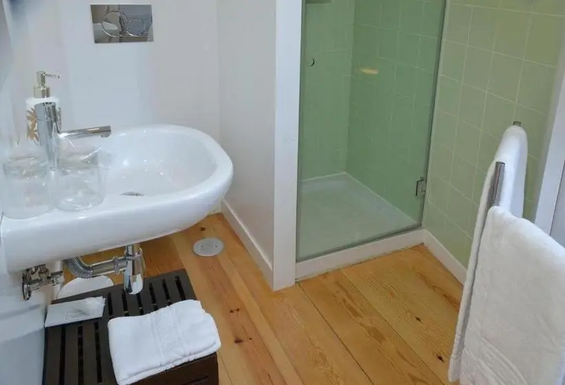 اتاق استاندارد با چشم‌انداز باغ, Dukes Corner Guest House