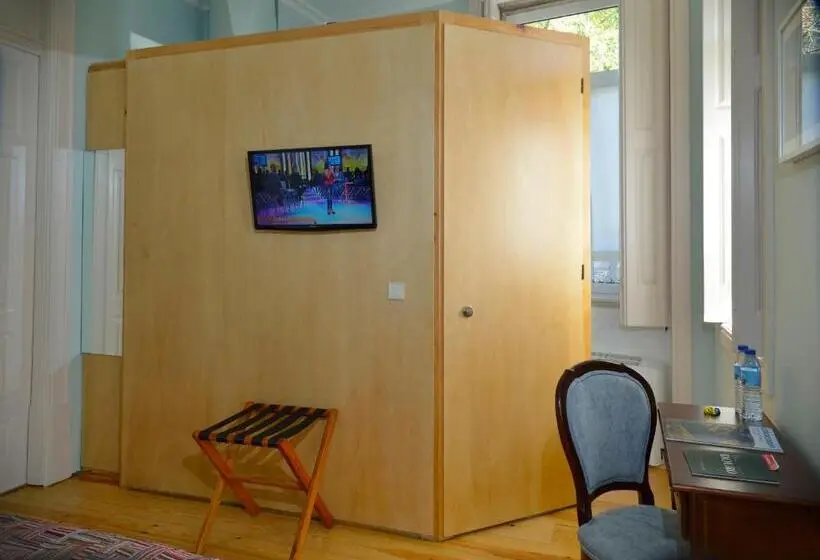 اتاق استاندارد با چشم‌انداز باغ, Dukes Corner Guest House