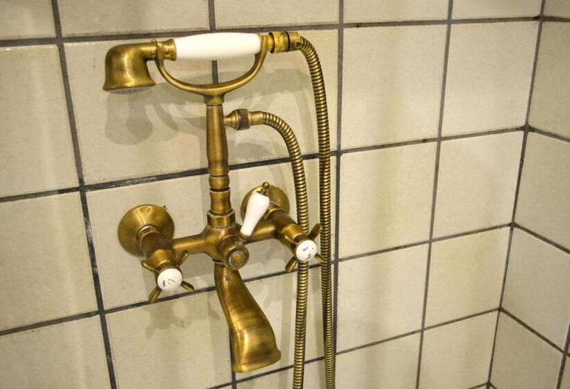 اتاق استاندارد سه نفره, Alda Via Leon