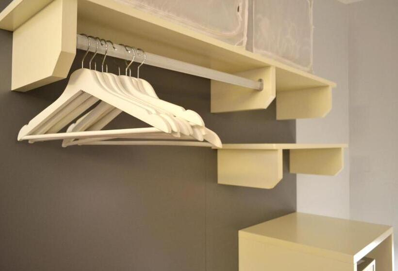 اتاق استاندارد سه نفره, Alda Via Leon