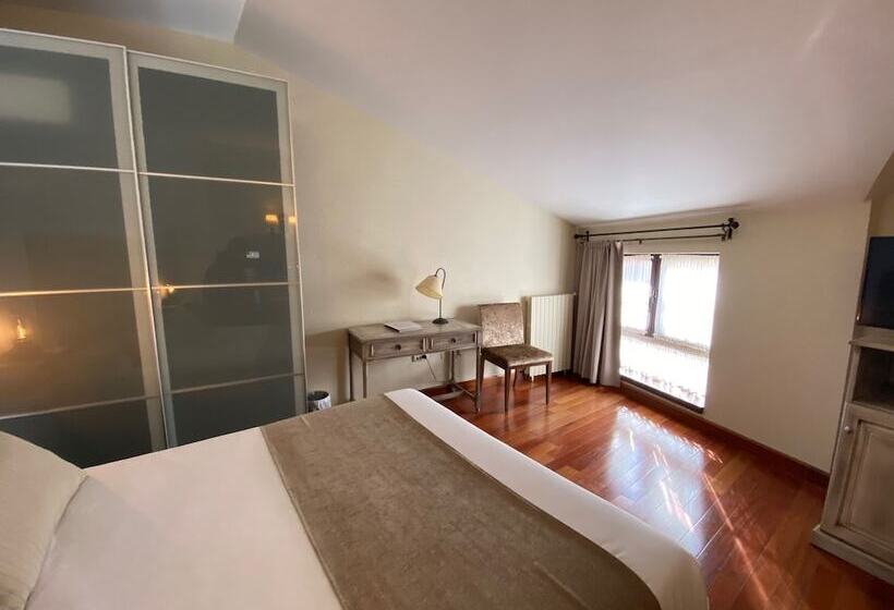 اتاق اکونومی, Alda Via Leon