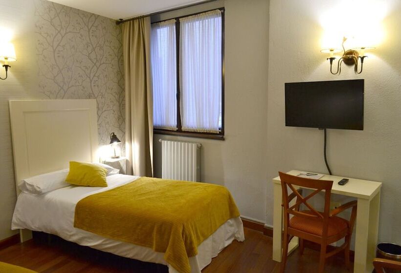 اتاق استاندارد سه نفره, Alda Via Leon