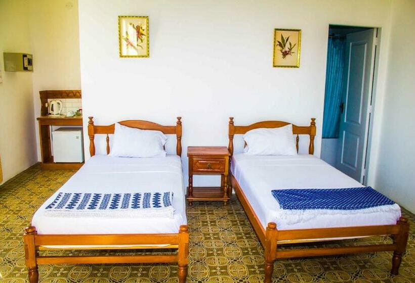 اتاق استاندارد سه نفره, Casa Morey