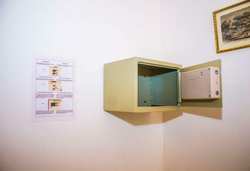 اتاق استاندارد سه نفره, Casa Morey