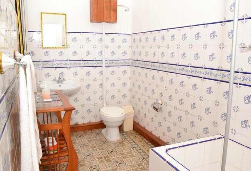 اتاق استاندارد سه نفره, Casa Morey