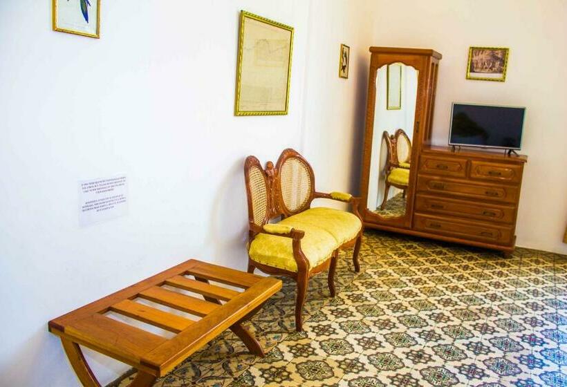 اتاق استاندارد یک نفره, Casa Morey