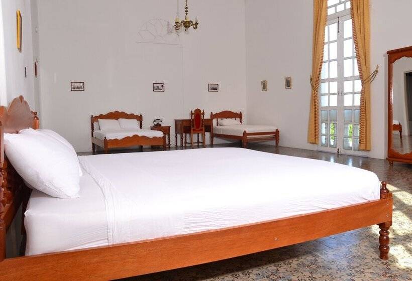 اتاق استاندارد سه نفره, Casa Morey