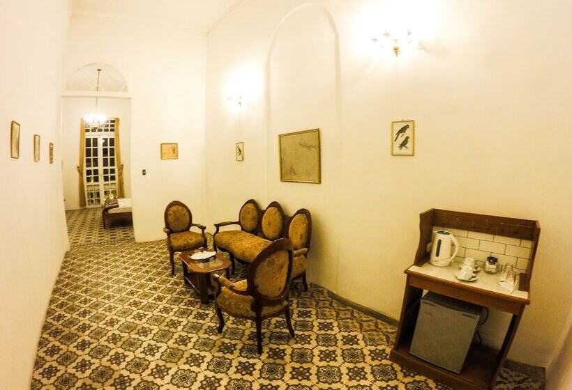 اتاق استاندارد سه نفره, Casa Morey