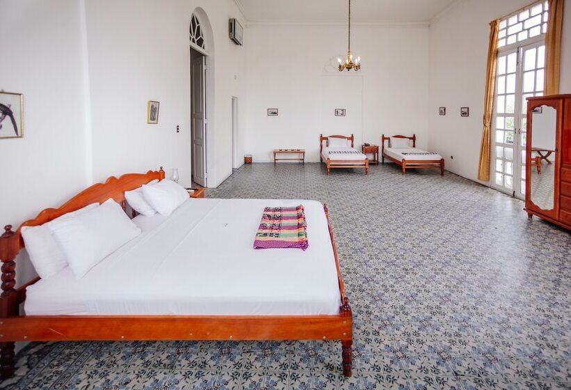 اتاق استاندارد سه نفره, Casa Morey