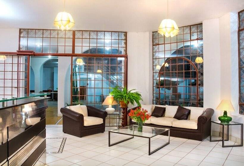 غرفة قياسية ثلاثية, Cocos Inn