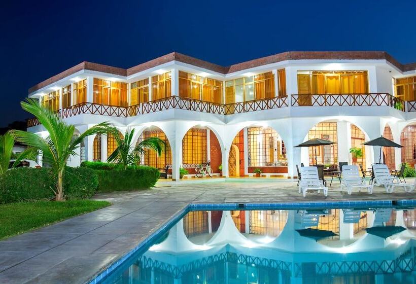 غرفة قياسية رباعية, Cocos Inn