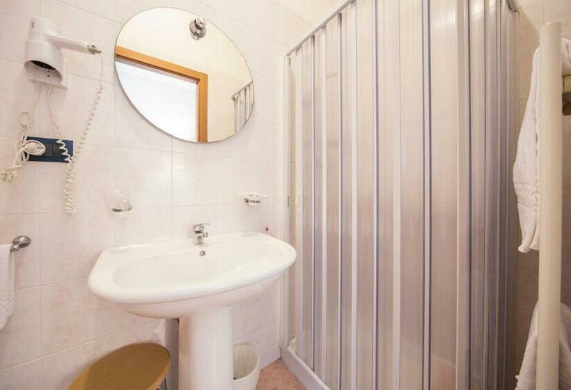 スタンダードルーム, Elefante Bianco