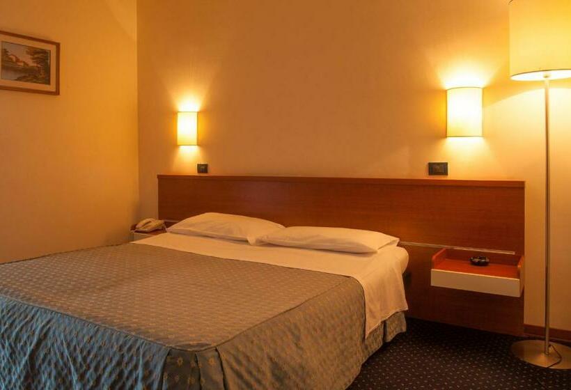 スタンダードシングルルーム, Elefante Bianco