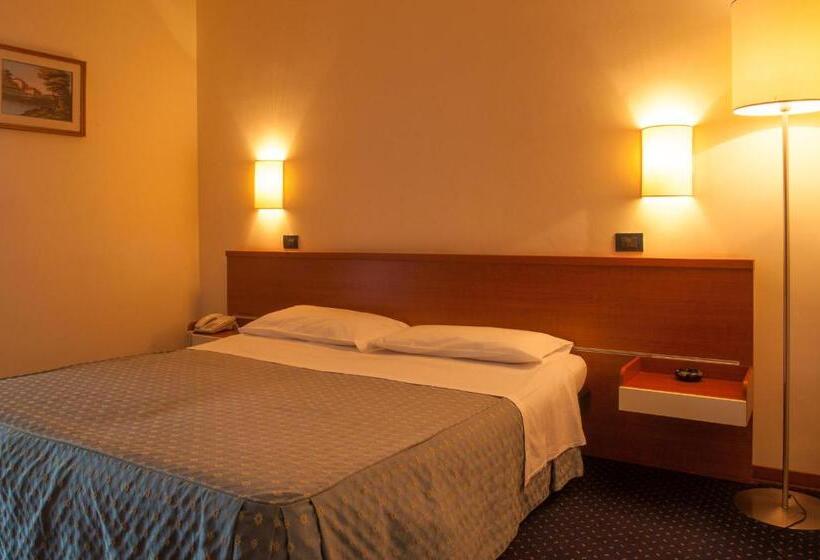 スタンダードルーム, Elefante Bianco