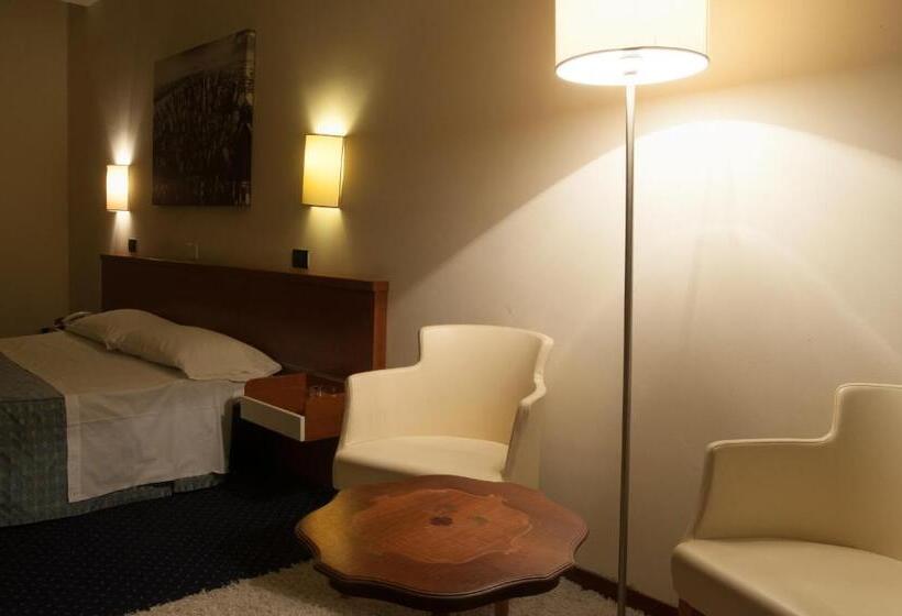 スタンダードトリプルルーム, Elefante Bianco