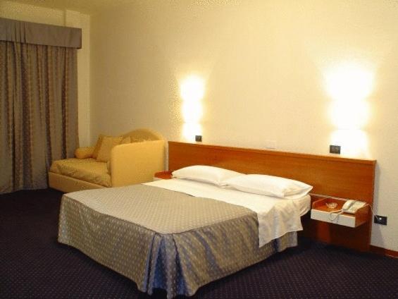 スタンダードトリプルルーム, Elefante Bianco