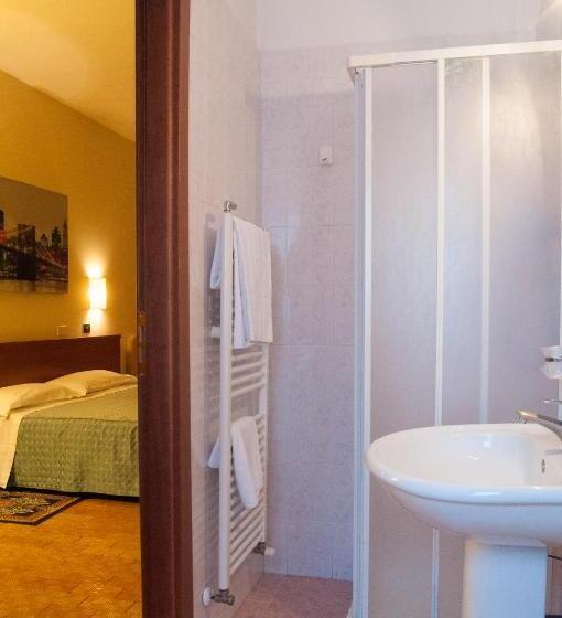 スタンダードトリプルルーム, Elefante Bianco