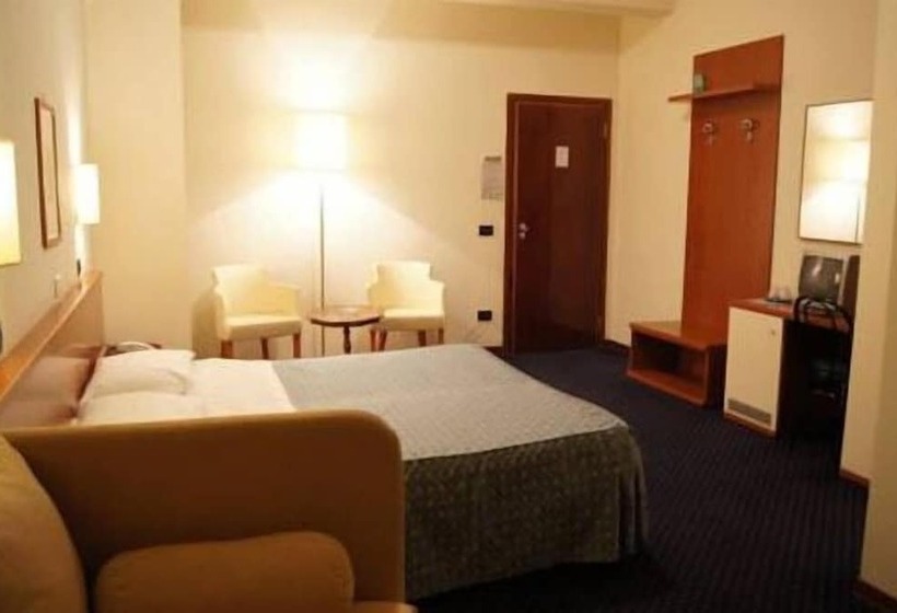 スタンダードトリプルルーム, Elefante Bianco