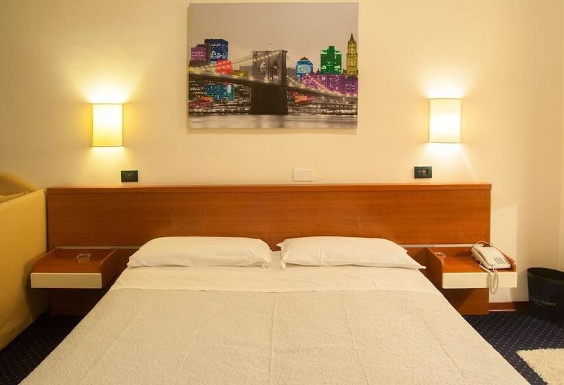 スタンダードトリプルルーム, Elefante Bianco