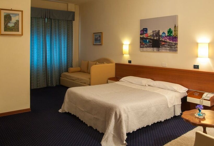 スタンダードトリプルルーム, Elefante Bianco