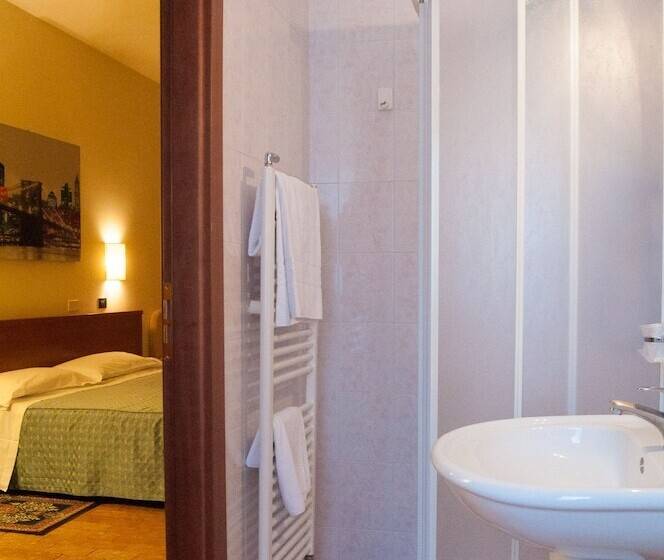 スタンダードトリプルルーム, Elefante Bianco