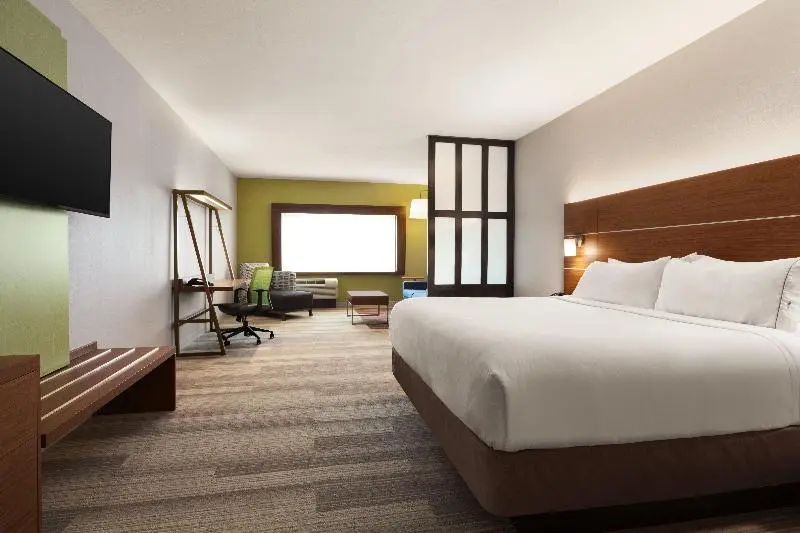キングサイズベッドのスイートルーム, Holiday Inn Express & Suites   Mcallen   Medical Center Area, An Ihg