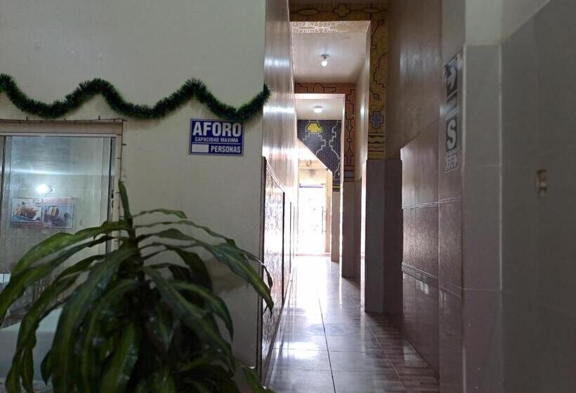 اتاق استاندارد سه نفره, Hospedaje El Emperador