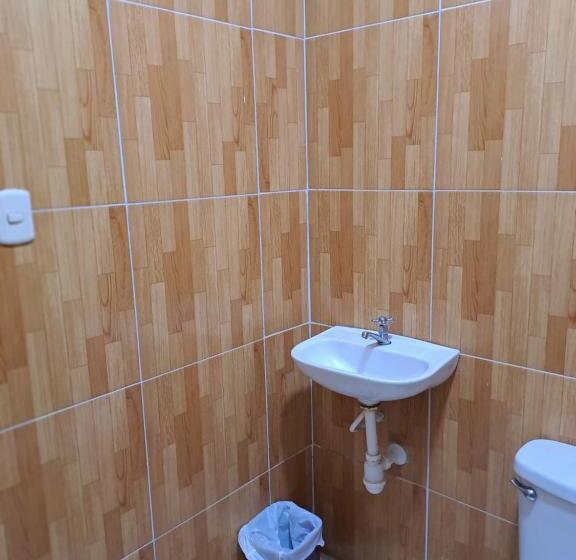 اتاق استاندارد سه نفره, Hospedaje El Emperador