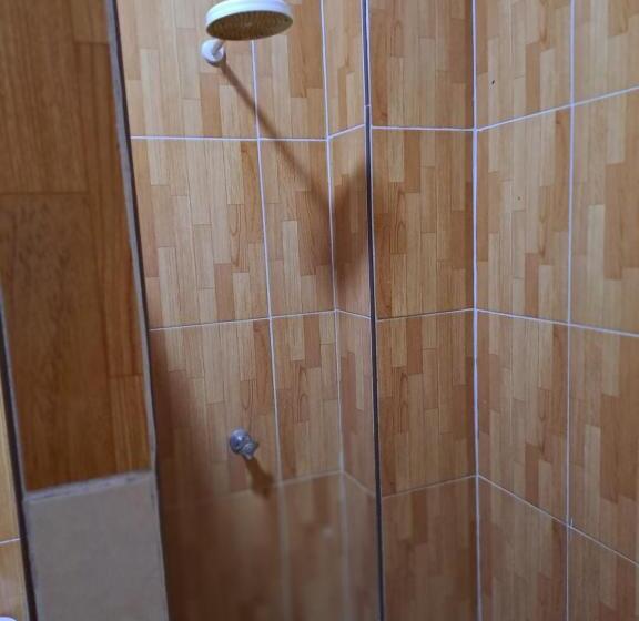 اتاق استاندارد سه نفره, Hospedaje El Emperador