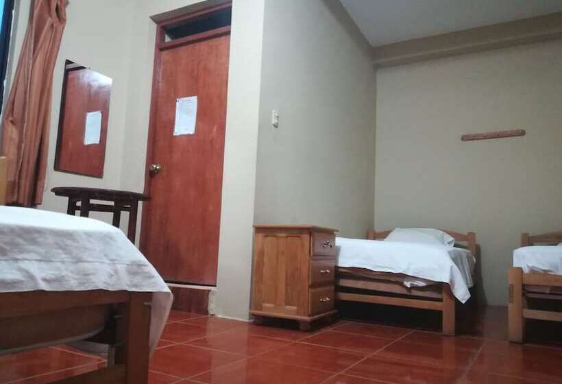 标准三人间, Hospedaje El Emperador