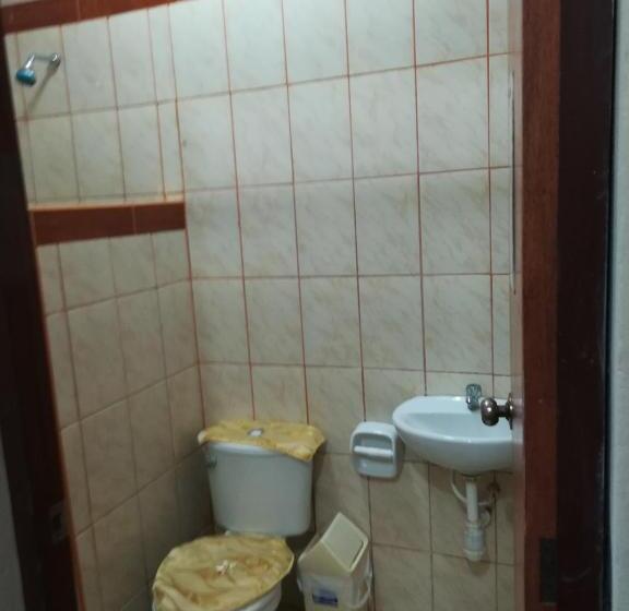 اتاق استاندارد سه نفره, Hospedaje El Emperador